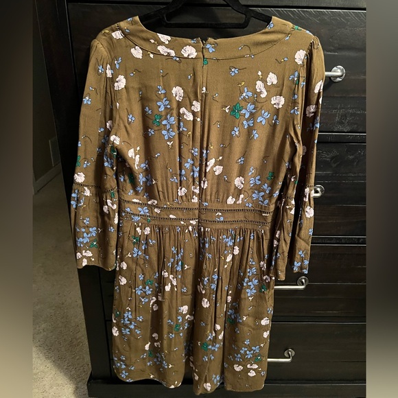 Ann Taylor Green Blue and Pink Floral V-Neck Bell 3/4 Sleeve Flowy Summer Dress - Picture 5 of 8